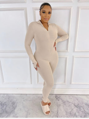 Unleash Your Inner Fashionista with Our Sleek and Stretchy Jumpsuit!